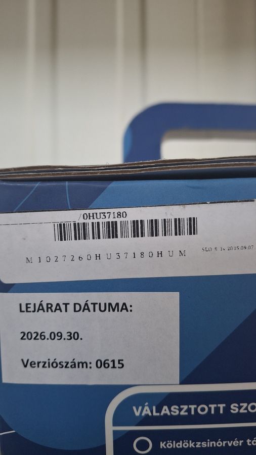 A SOS szett azonosítója (0HU-val kezdődő szám) a doboz oldalára felmatricázva